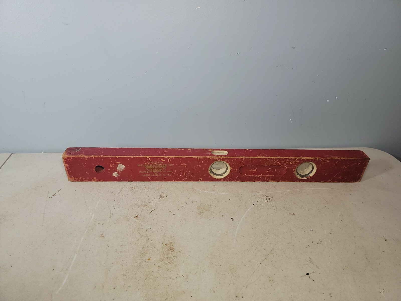 Vintage 24″ inch Millers Falls Wood Level No 324 good vials