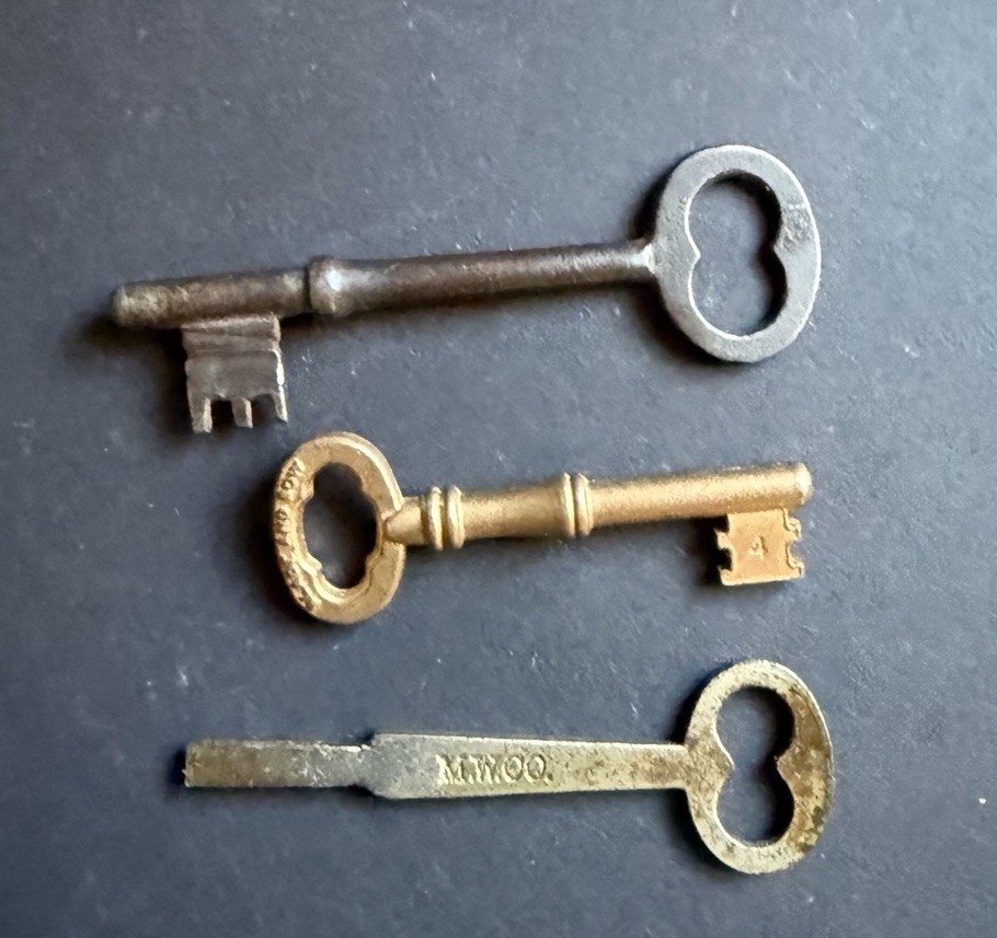 Antique MW & Co New York Skeleton Key Set of 3 Vintage Brass Clock Winding