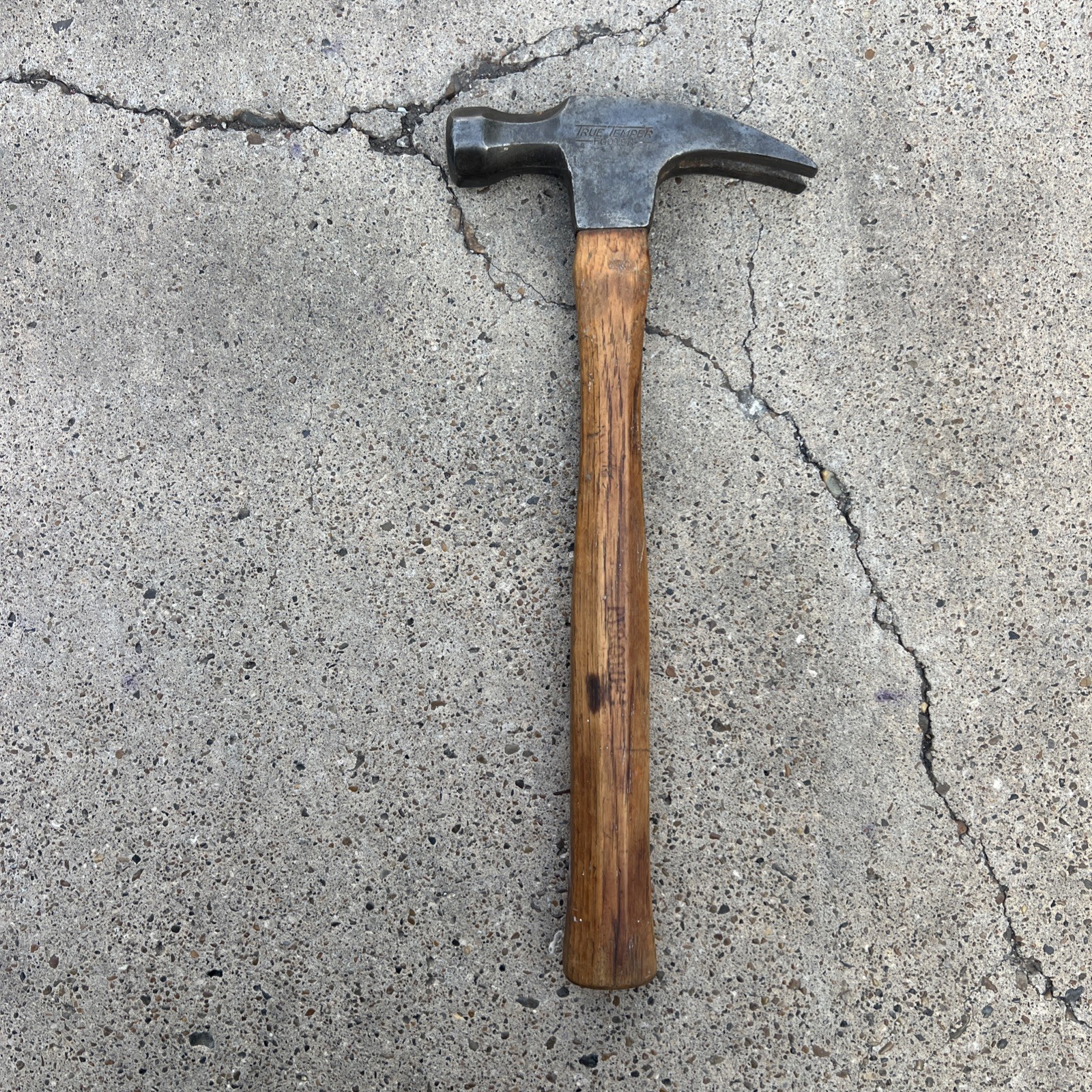 Vintage TRUE TEMPER FG018R *25 Straight Claw 18oz Hammer on a Wood Handle