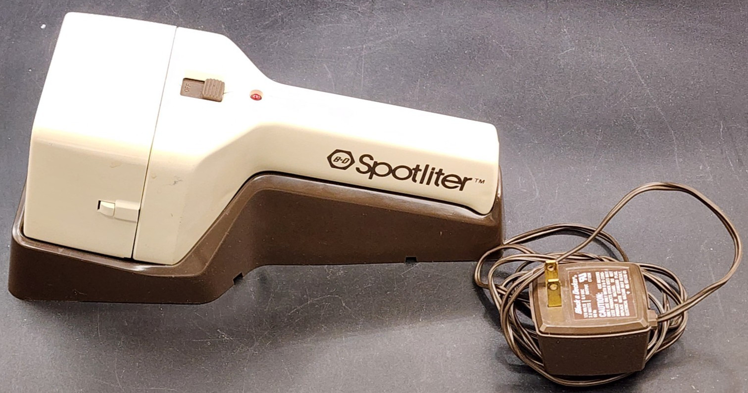Vintage Flashlight Black & Decker Spotliter #9360 Rechargeable Tested Works