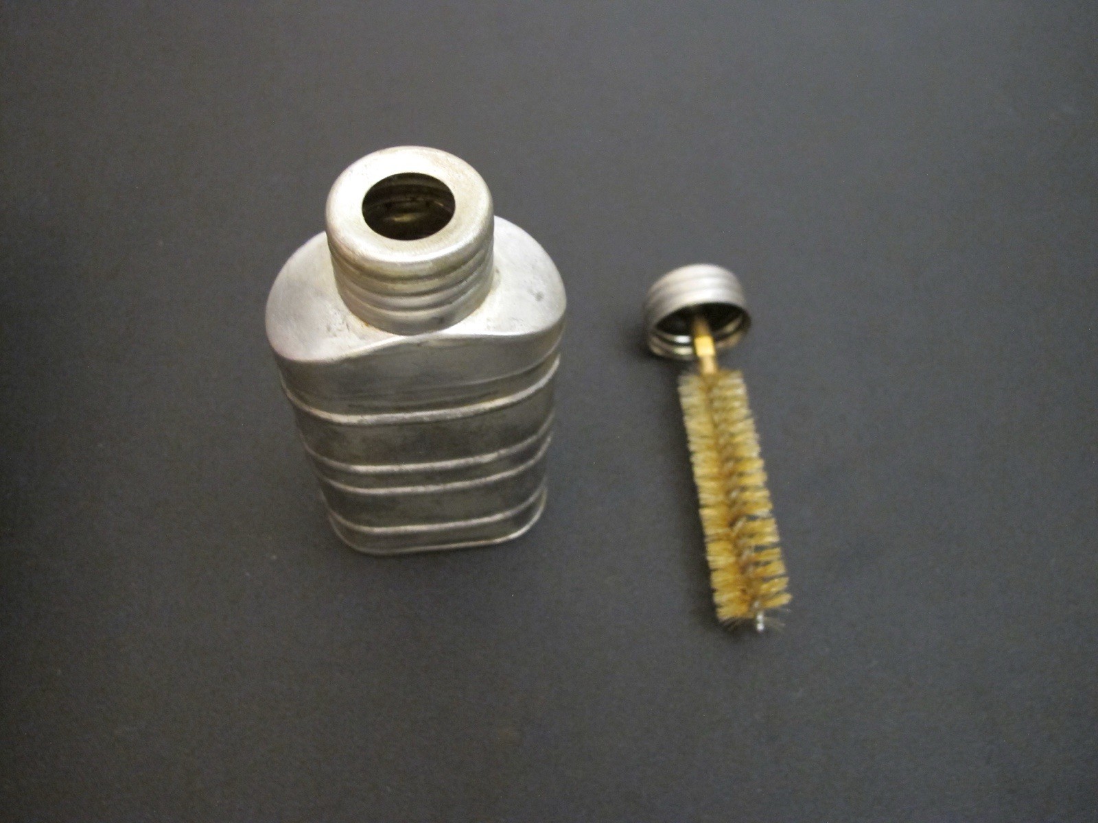 WWII BRITISH Small/Tin Vtg Military Oiler/Oil Can/Bottle Antique Rare Tool+Brush