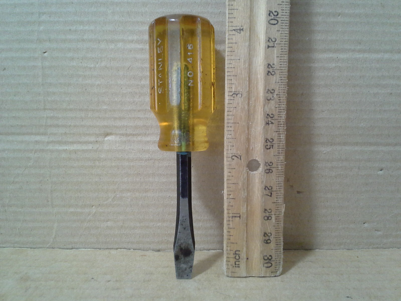 Vintage Stanley No.416 Stubby Flat/Slotted Yellow Handle screwdriver. VGC