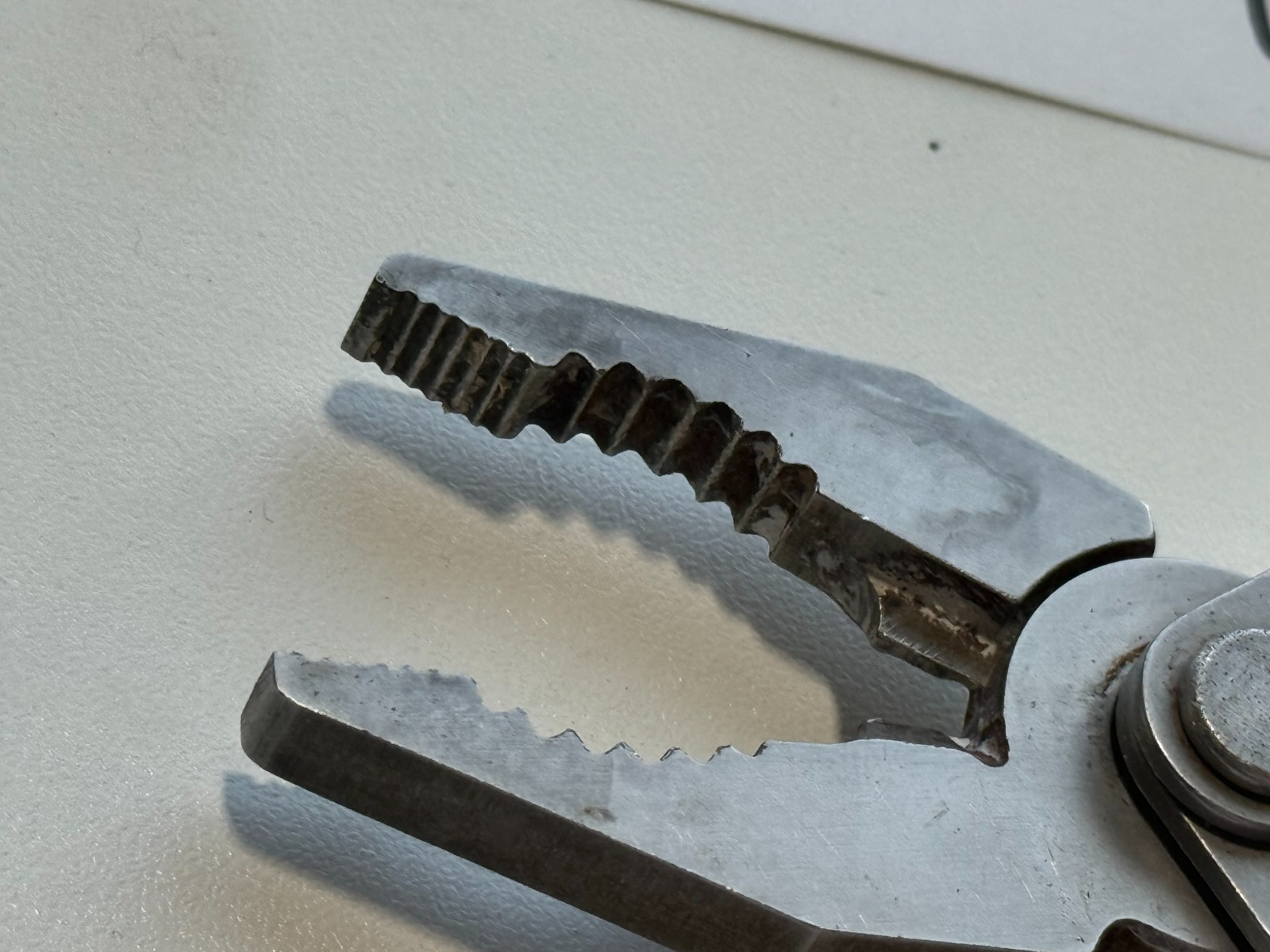 GERBER MULTI-PLIER 600 STAINLESS, WIDE NEEDLE-NOSE PLIERS $39 W/SHEATH $44 OBO