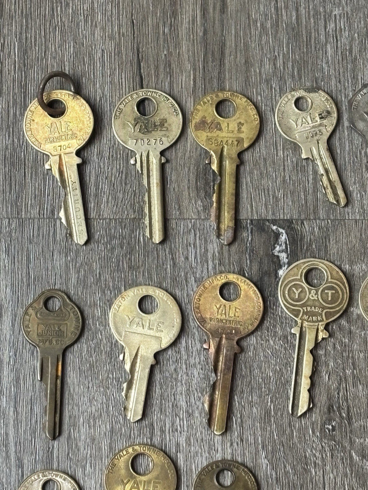 Lot Of 24 Various Vintage YALE Keys