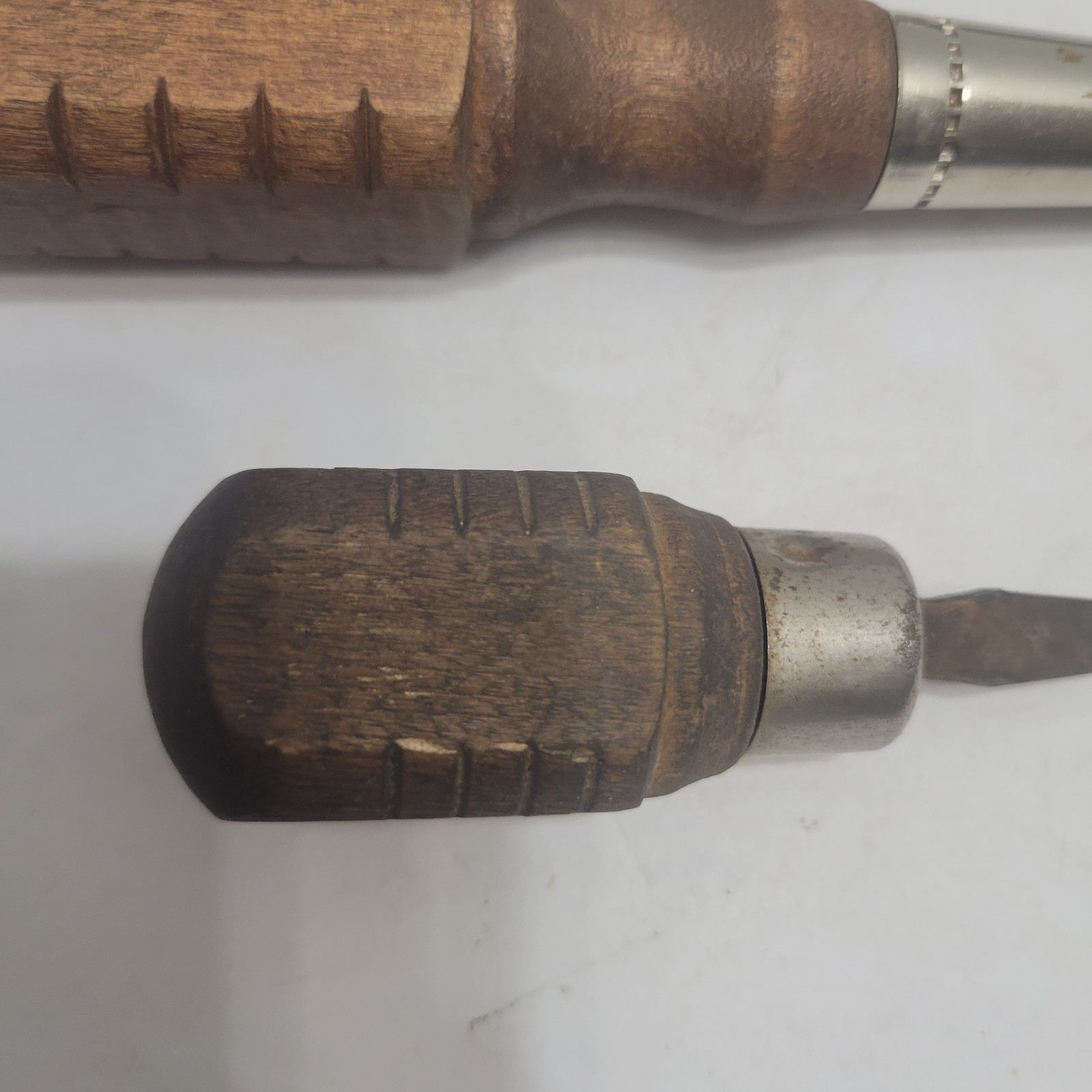 Lot Of 4 – Vintage IRWIN 800 Screwdrivers USA Wooden Handles