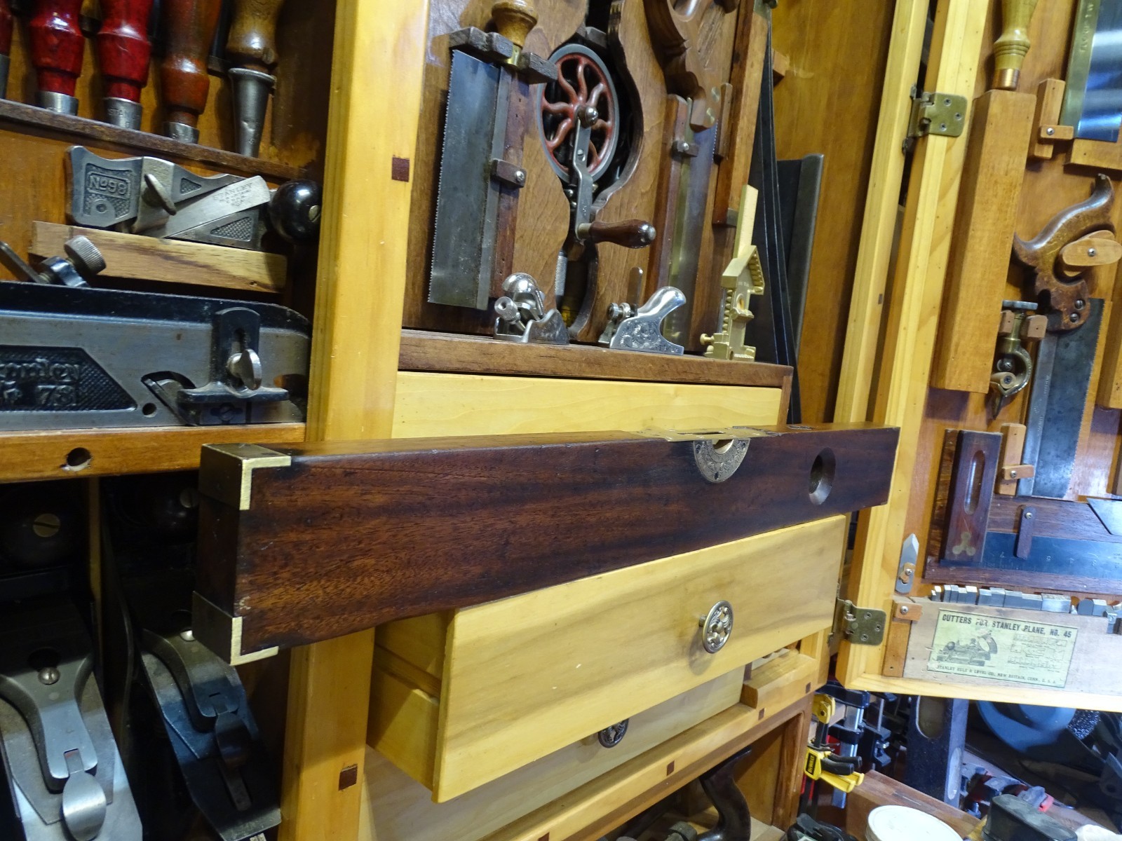 Disston & Morss 28″ Adjust. Plumb & Level w/ Embossed Brass Level Surrounds #18