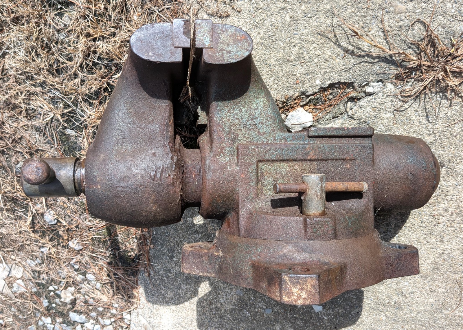 WILTON 1765 TRADESMAN 6 1/2″ VISE NEEDS REPAIR
