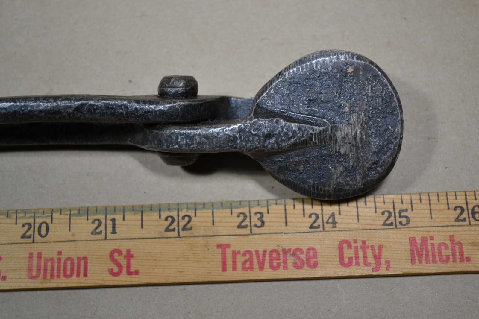 FARRIERS TONGS – BLACKSMITH MADE – VERY HIGH QUALITY – NEW OLD STOCK – 25″ LONG