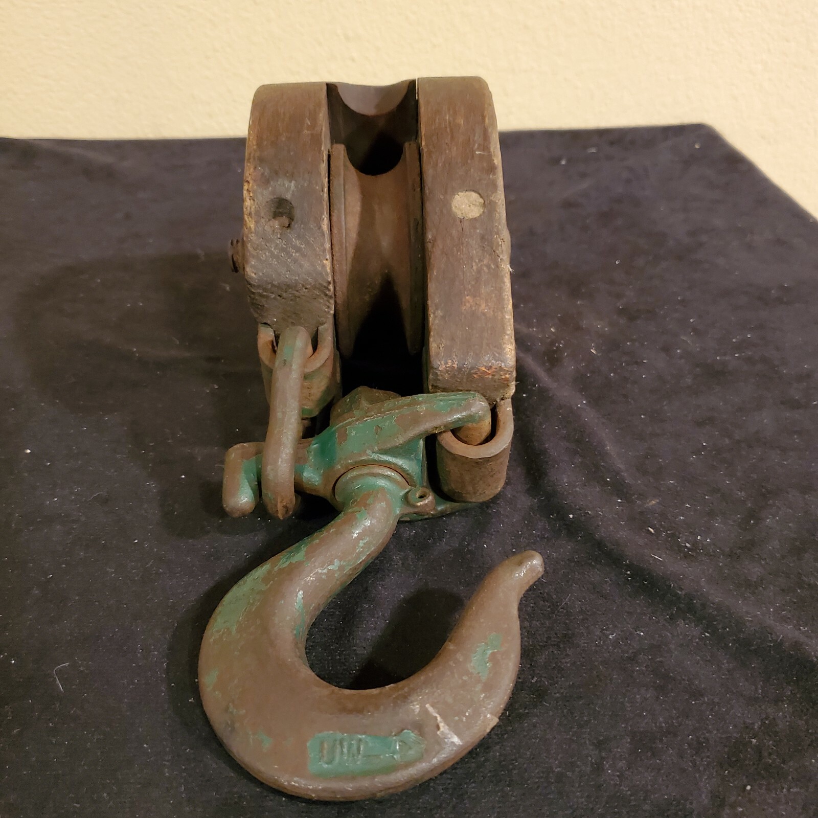 BARN FARM WOOD PULLEY with Cast Iron FRAME Block & Tackle – Nice rusty Patina