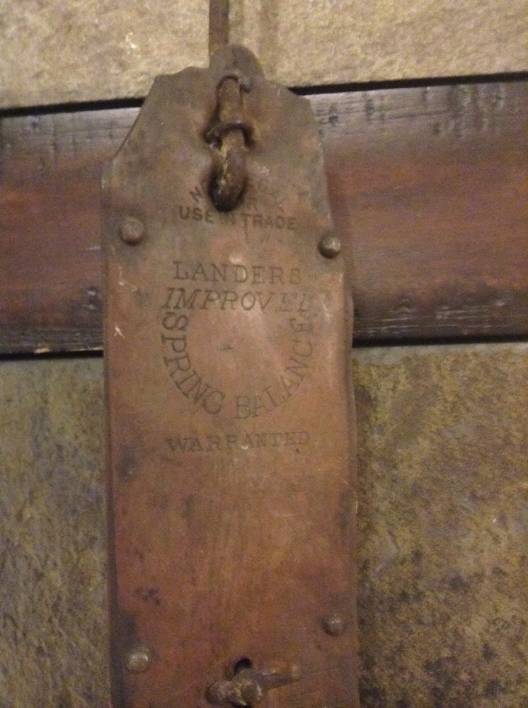 vintage Landers Improved Balancing hanging scale, trade weight up to 40 lbs
