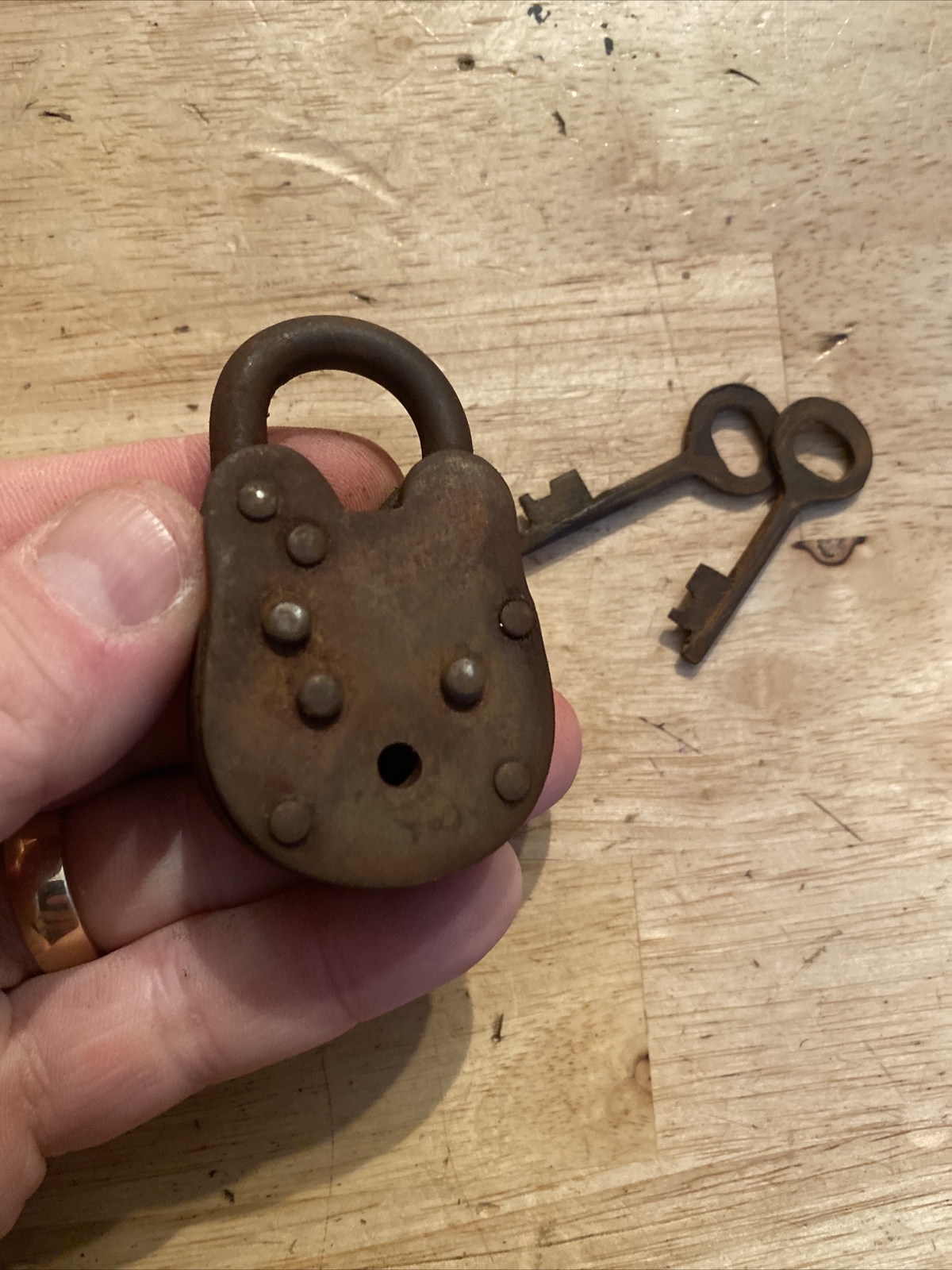 Winchester Rifles Padlock Gunsmith Blacksmith Key Patina Cowboy Collector GIFT