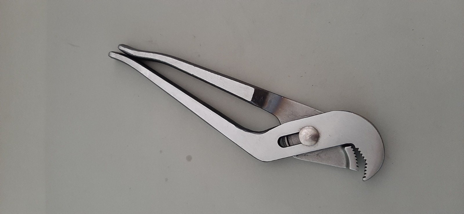 NOS UTICA 506-10 Tongue Groove Ribbed Parrot Nose Nut Buster Pliers USA 9E