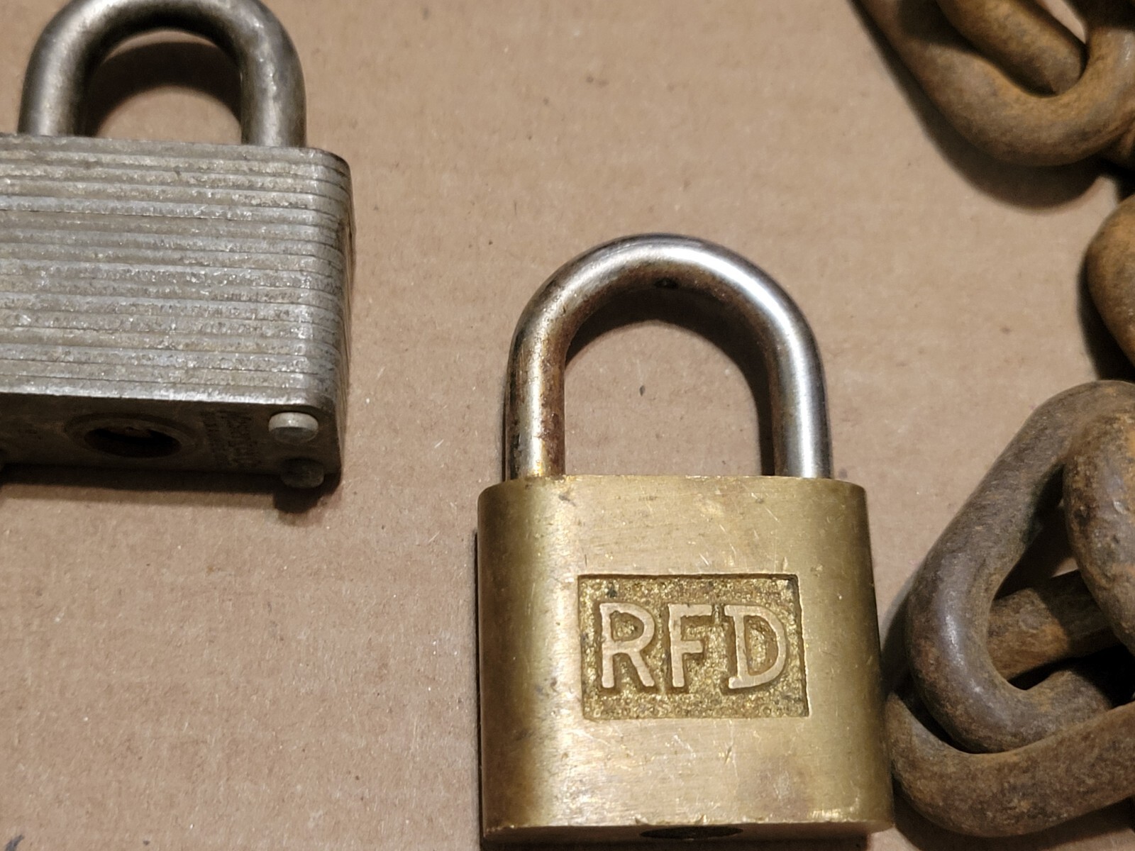 Vintage Padlocks And Keys Lot Yale Chicago Elgin Majestic & More Over 100 Pcs
