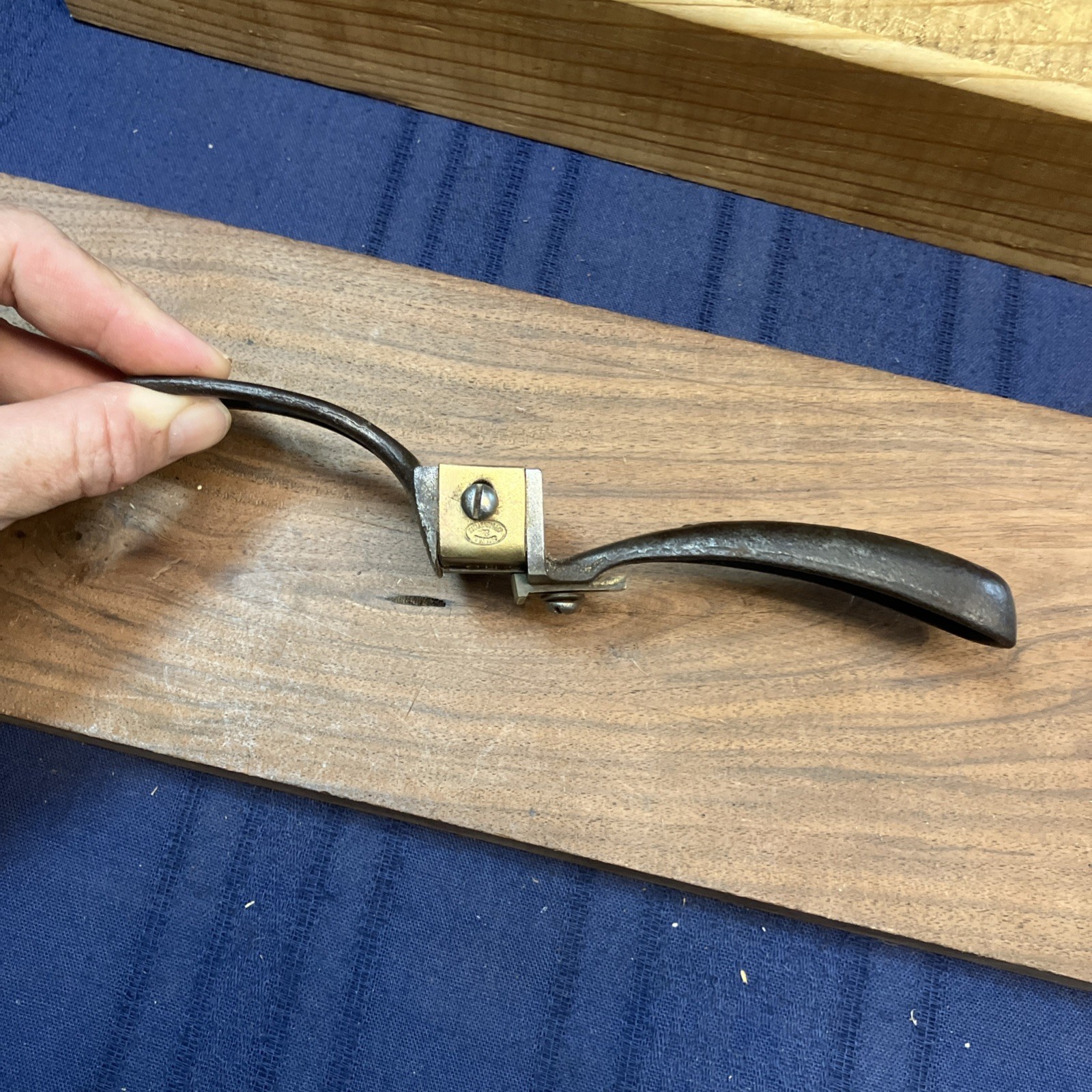 Cobblers Edge Plane With Shave Handles By Snell