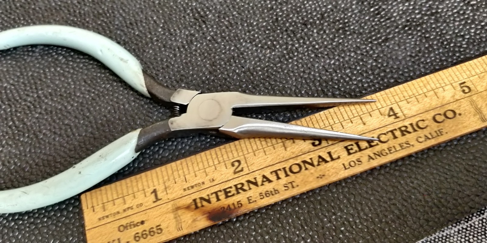 UTICA B-5318 Precision Needle Nose Pliers
