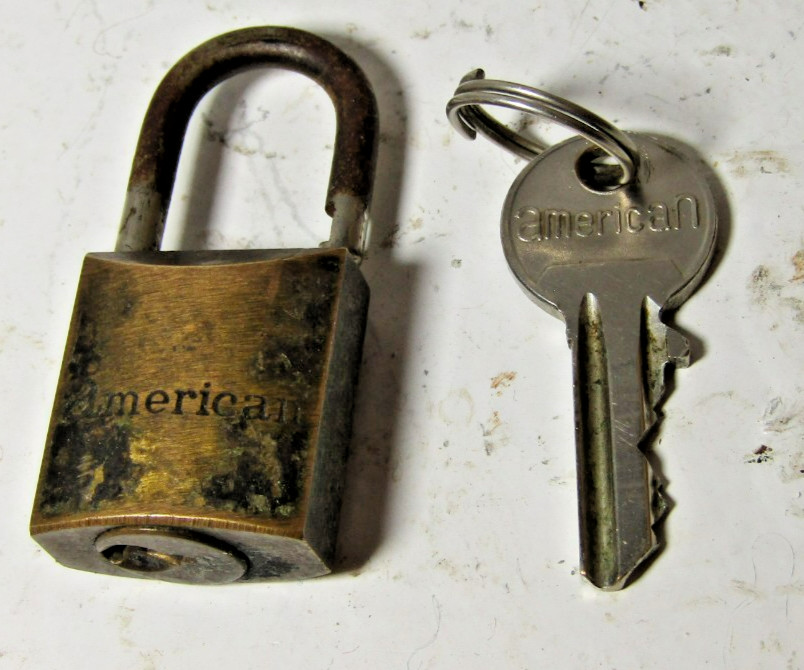 American By Italy USA B 20 Padlock Hardened Loop