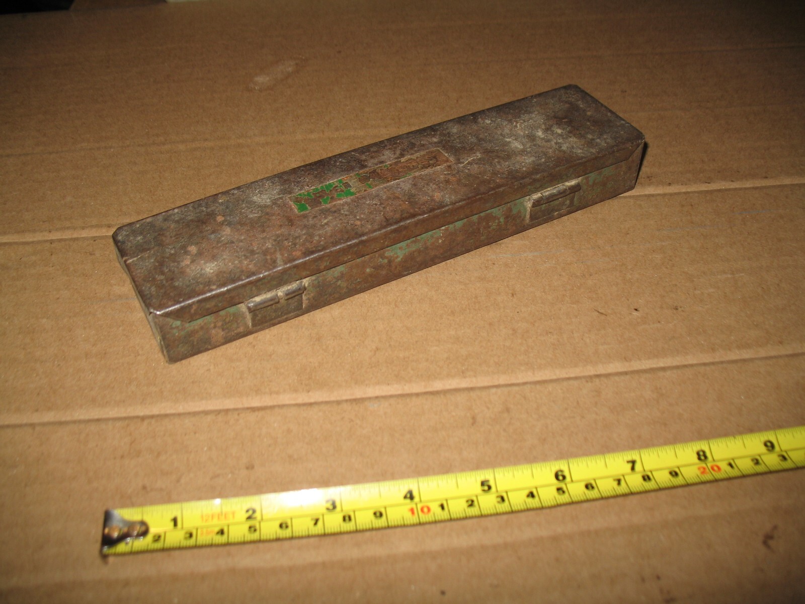 VTG METAL TOOLBOX TOOL BOX FOR SOCKET SET? 9″ x 2″ x 1 1/4″ GREEN GAS/OIL DECOR