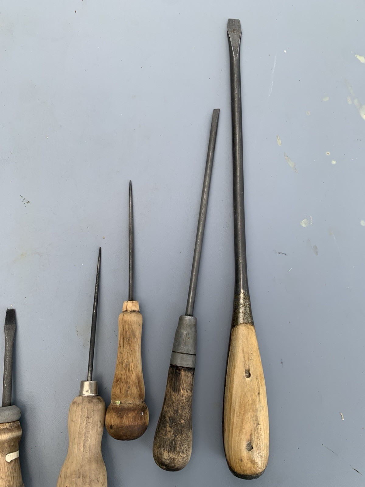 Mix Of Vintage Wood Handle Screwdrivers Flathead And Phillips