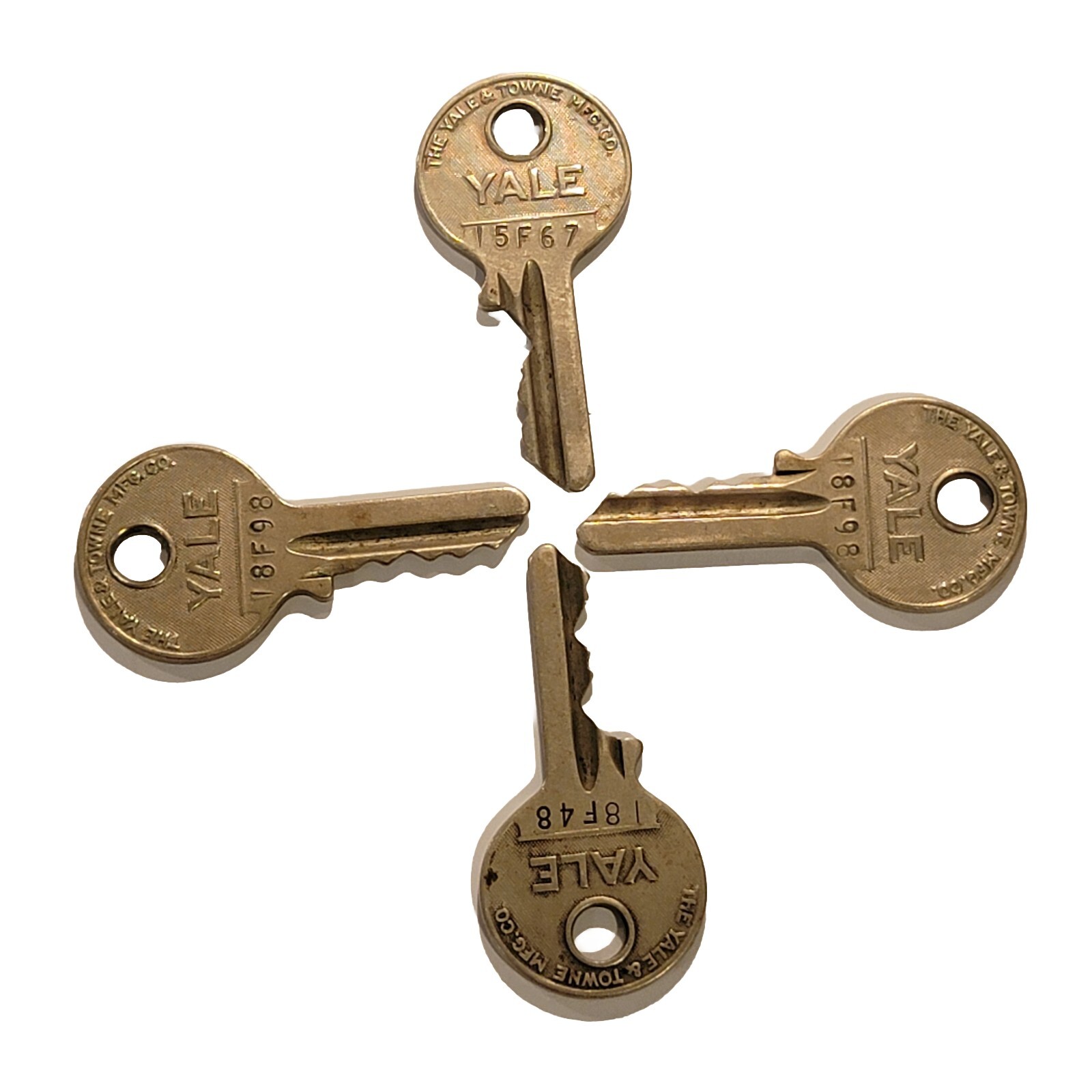 4 Small Vintage Yale Round Shape House Keys Approx 1 5/8″ Long 3 marked 18F98