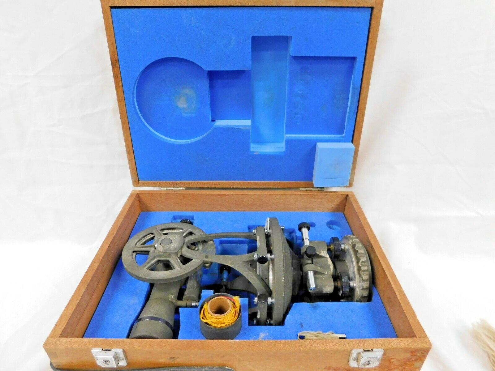7/140 VINTAGE TELEDYNE GURLEY TRANSIT IN WOOD CASE ~ MODEL NO. 100A NO-672291