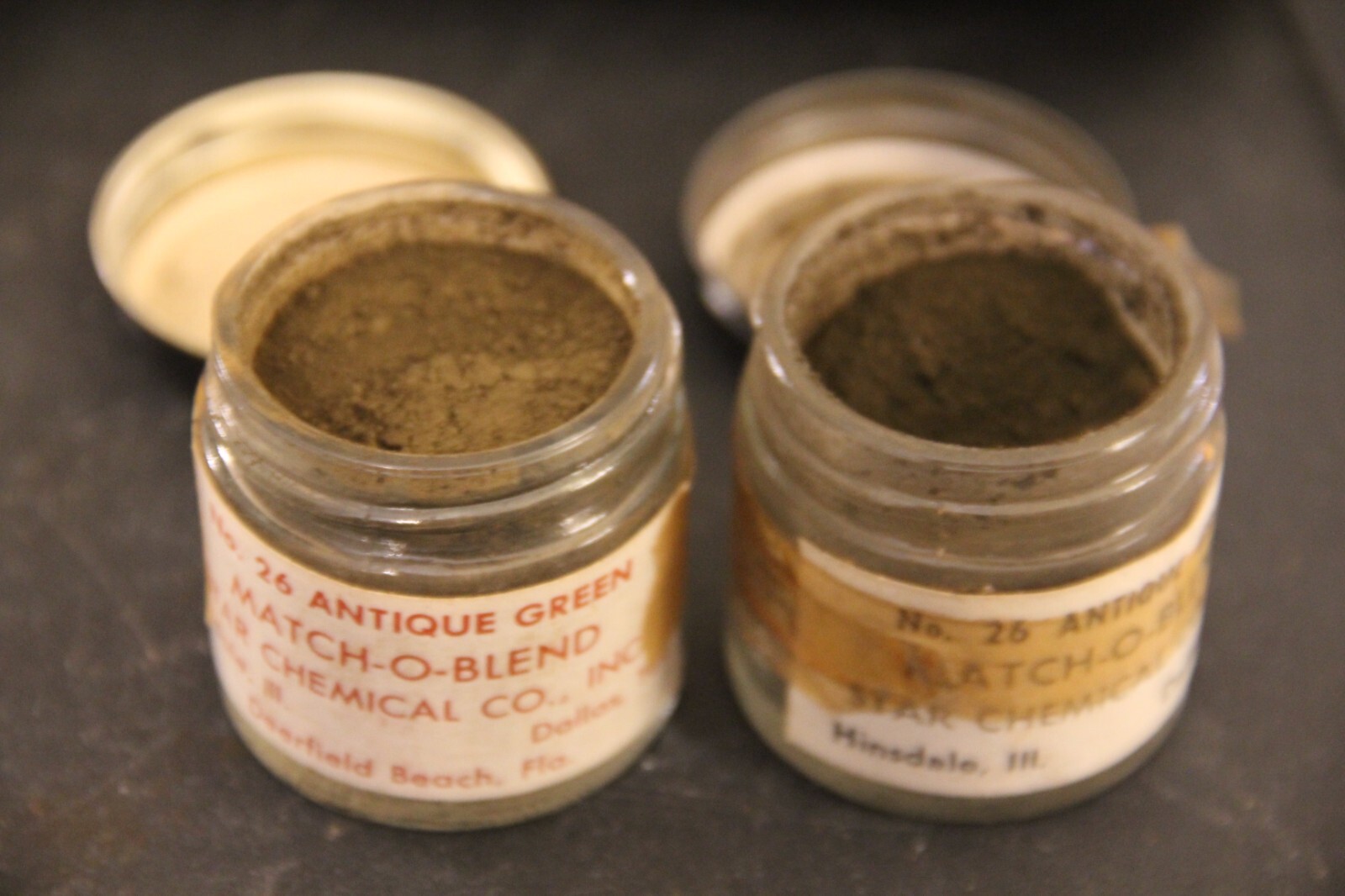 Match O Blend Antique Green No 26 Bottle Star Chemical Company Pigment powder