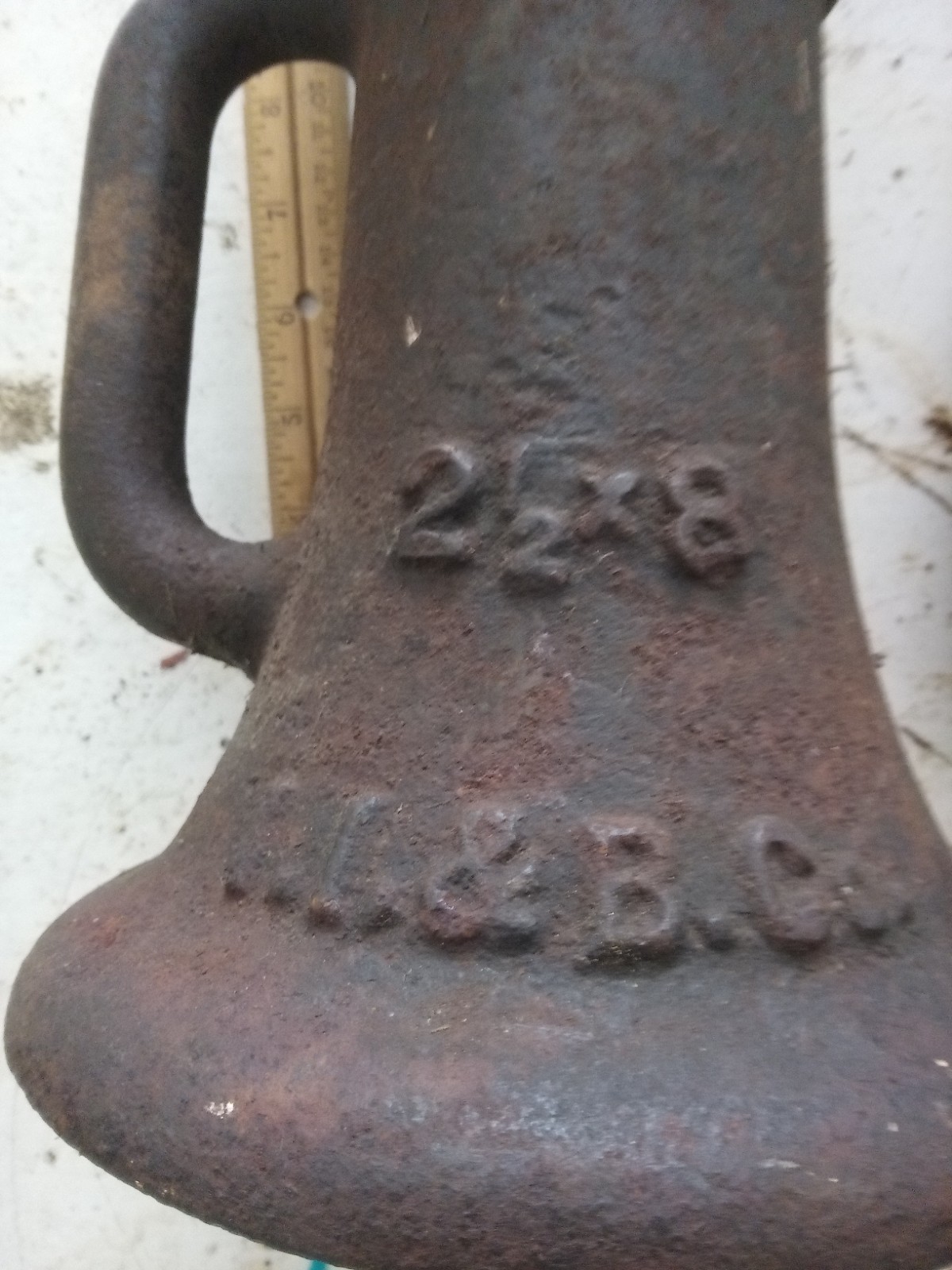 2 Vintage Screw,House,Barn, Jacks,IIB 2 1/2 X 8 & Unmarked 1 1/4 X 6,Turn Free