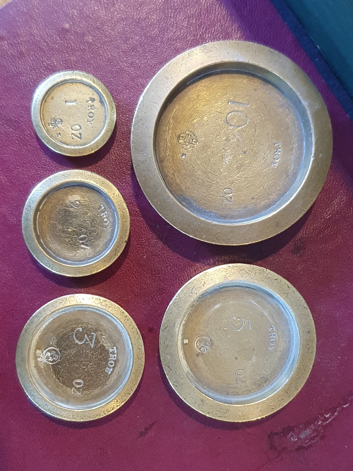 Antique brass Troy weights 10 5 3 2 1oz ER stamped gold trade nesting weights