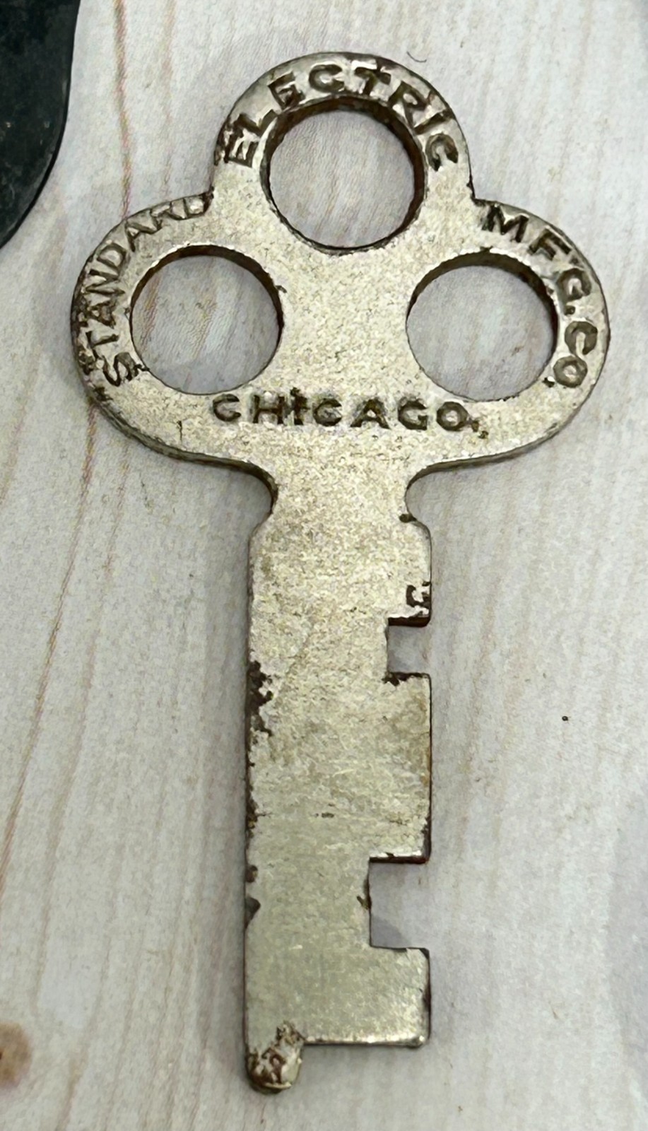 Lot of 8 Vintage Flat Skeleton Keys~L.L. Bates, Standard Electric, Everlasting +