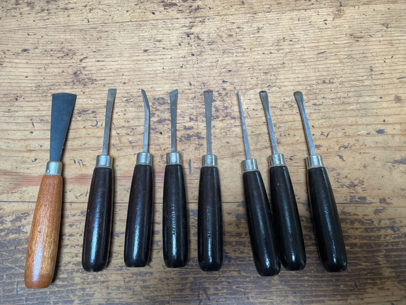 Lot (8) – (7) Vintage J.L. Hammett Co. Chisels Plus One Extra Chisel Unbranded