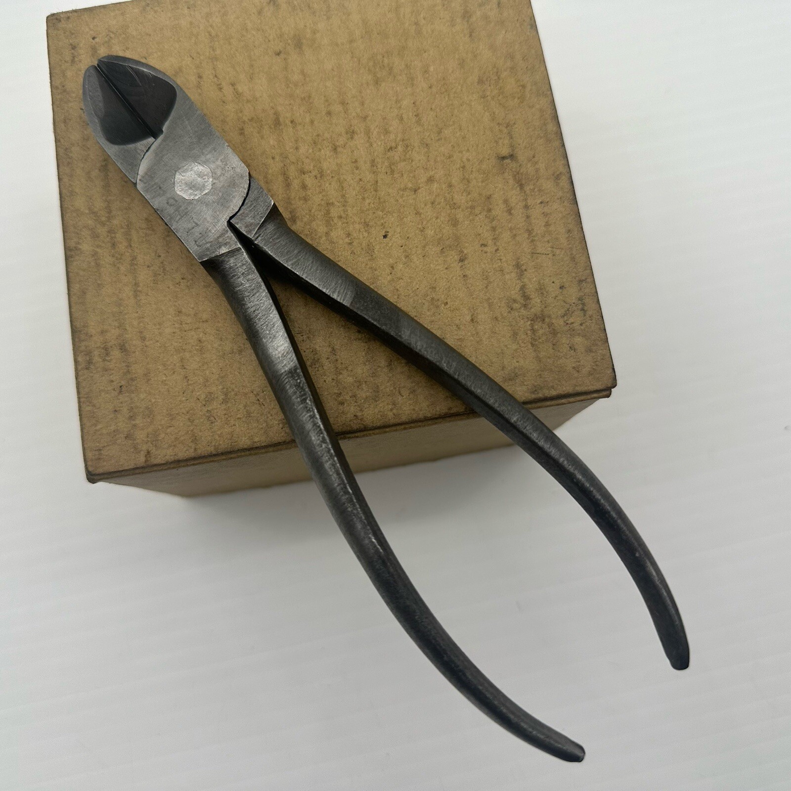 Vintage Early EA Berg Eskilstuna Sweden Diagonal Cutting Nippers Pliers Good 7”