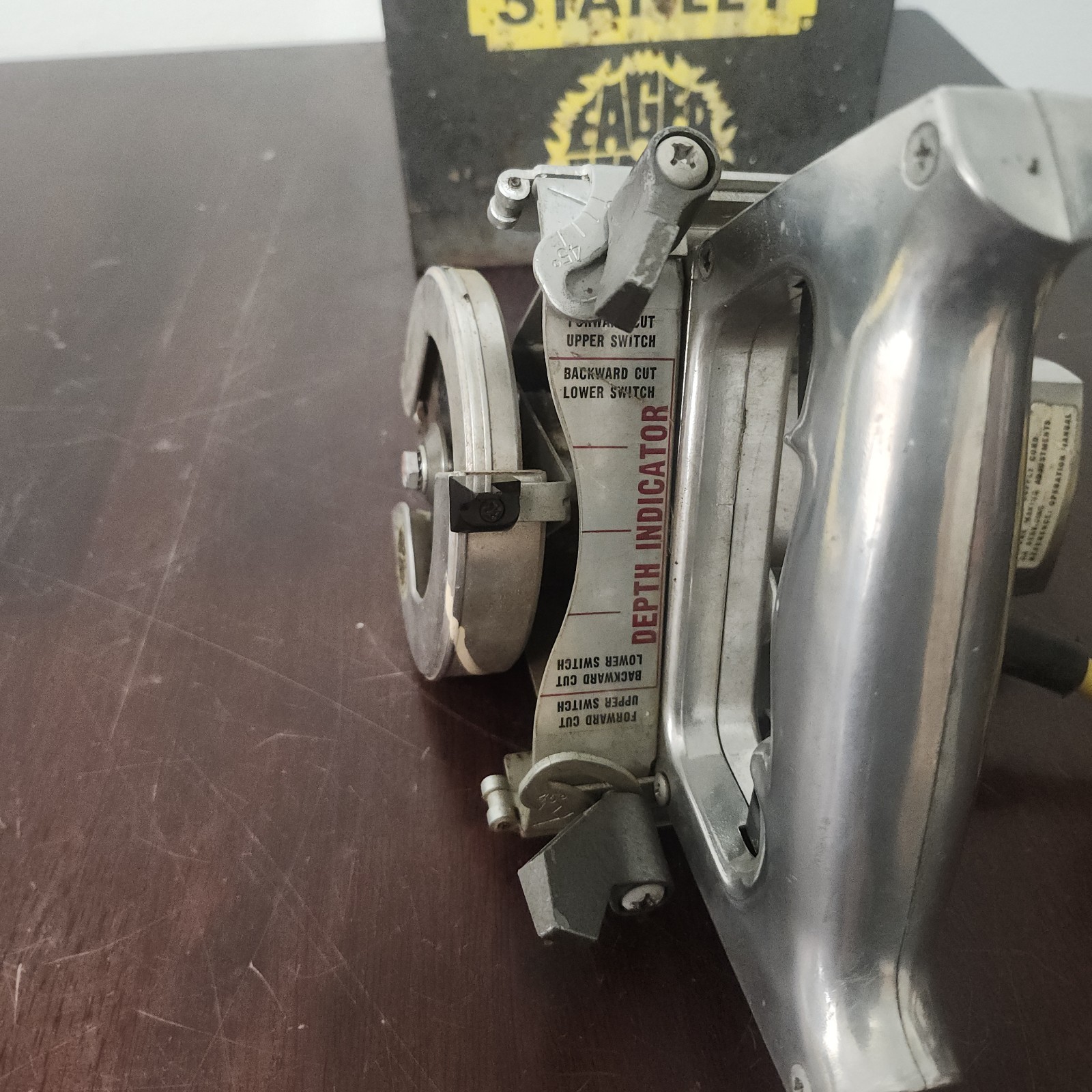 Stanley Eager Beaver 4 1/4″ Circular Saw .01 W/ Metal Box 90250 HD