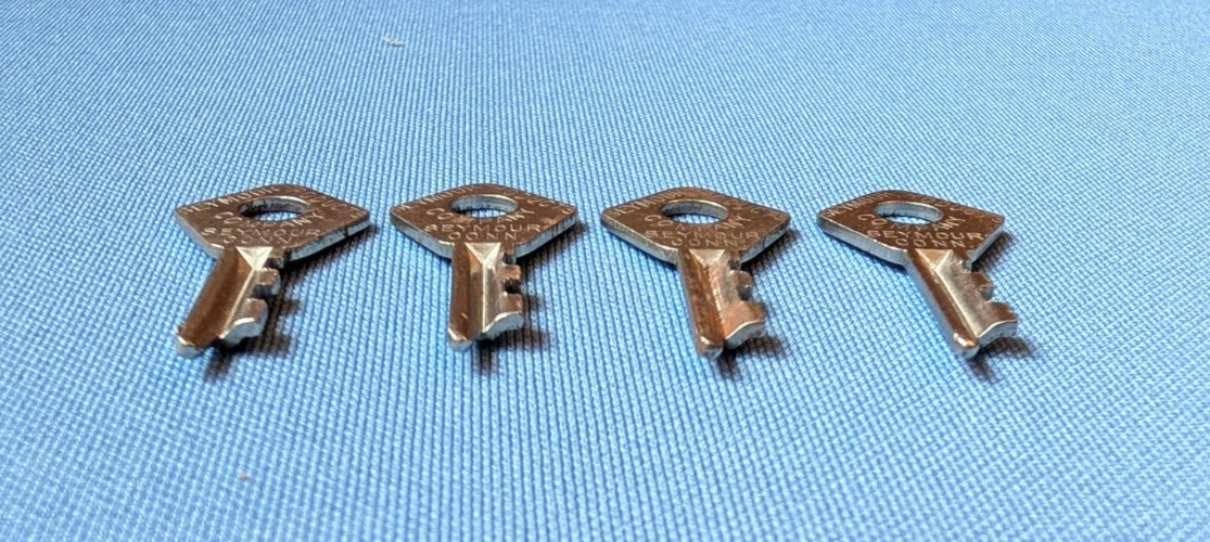 4 vtg SEYMOUR PRODUCTS CO, electrical switch mechanical KEYS, 1.5″ long