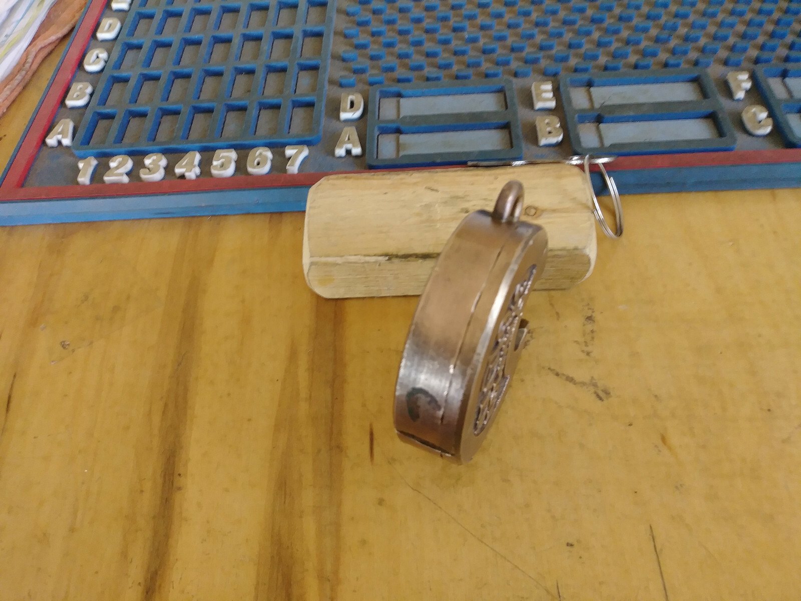 antique/vintage MILLER CHAMPION 6 lever push key pancake padlock w/key 523