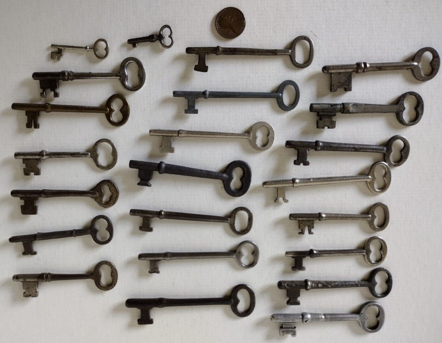 23 Vintage Misc. Solid Skeleton Key Lot pendant