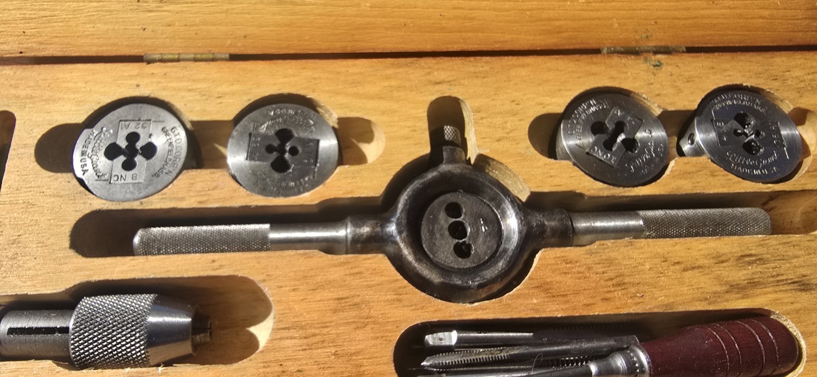 VINTAGE TAP & DIE SET, GREENFIELD LITTLE GIANT No. AA2 SCREW PLATE