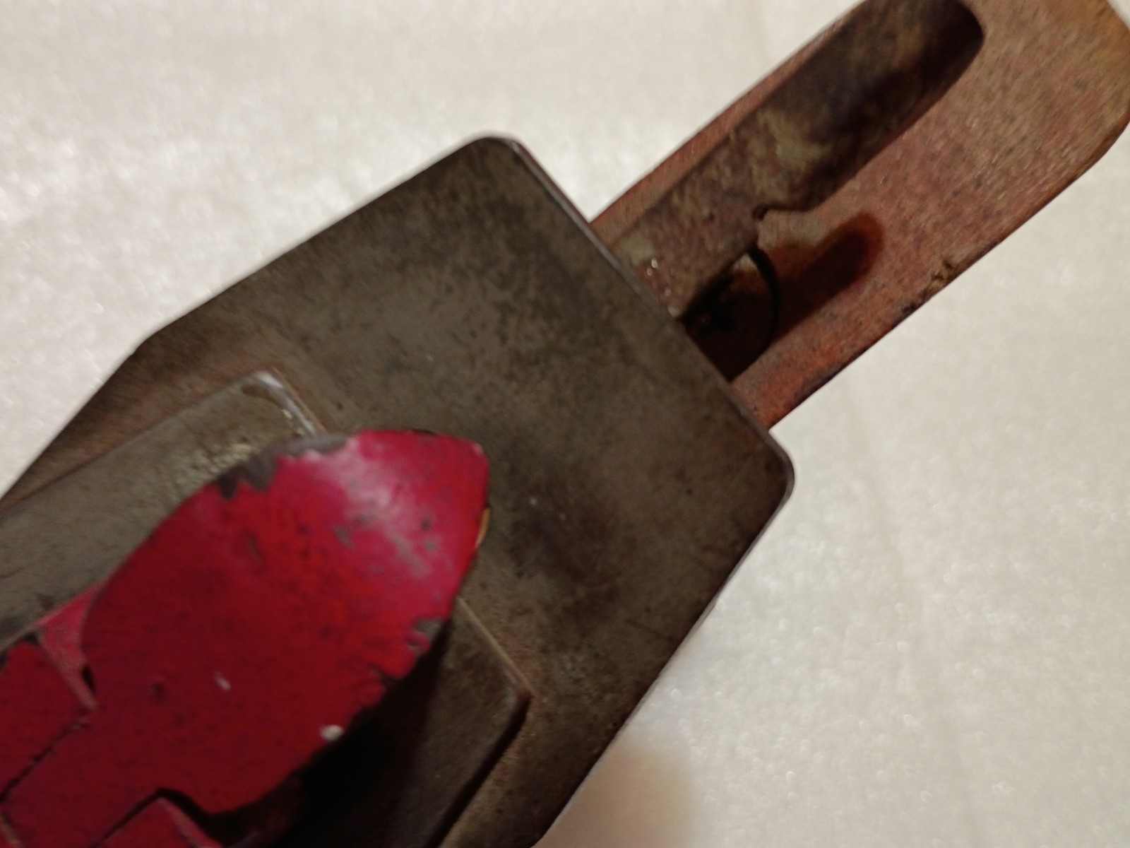 VINTAGE SEARS WOOD PLANE #107-37033 ? RED WITH WOOD HANDLES