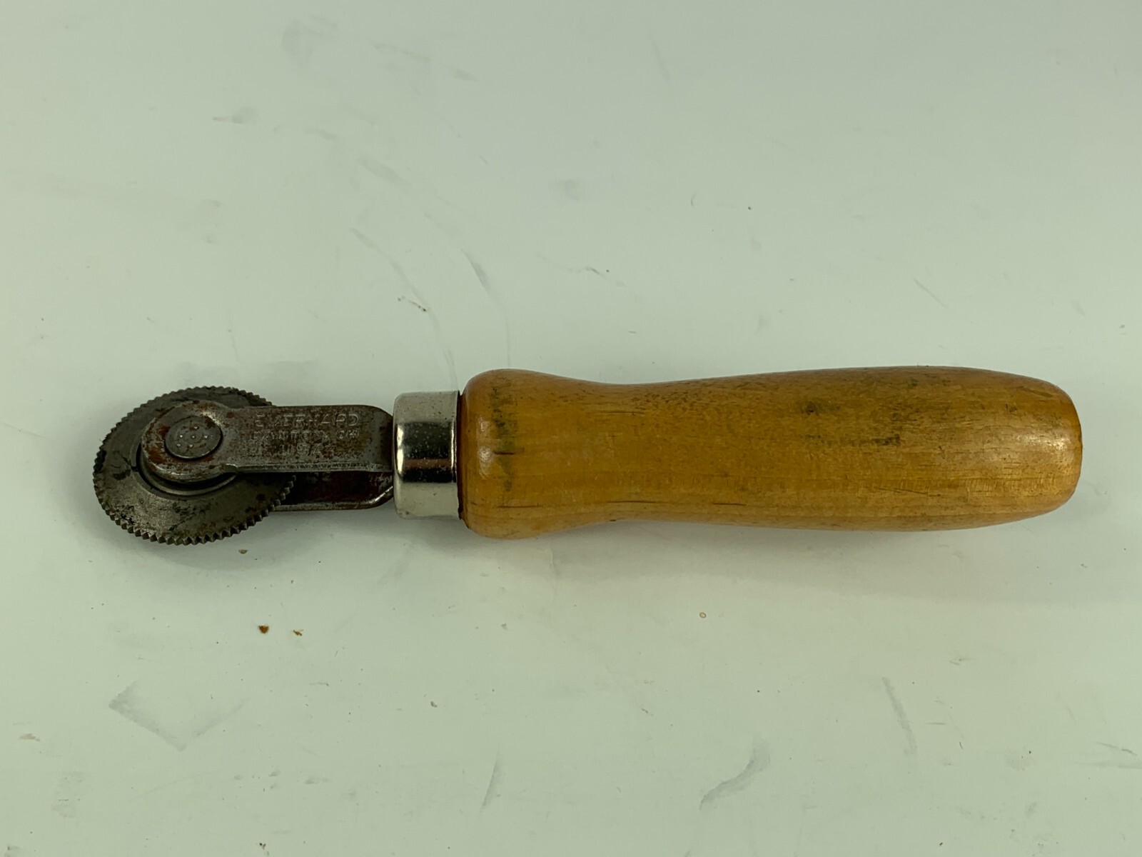 Vintage Everhard Roller Leatherworking Tool Wooden Handle Canton Ohio USA NICE!!