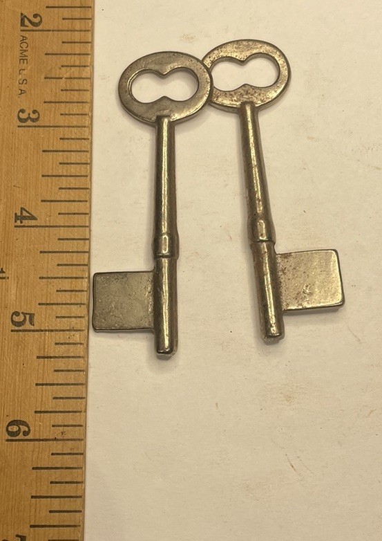 2 Skeleton Keys Vintage Uncut Iron Retro Keys For Inside Doors Common House