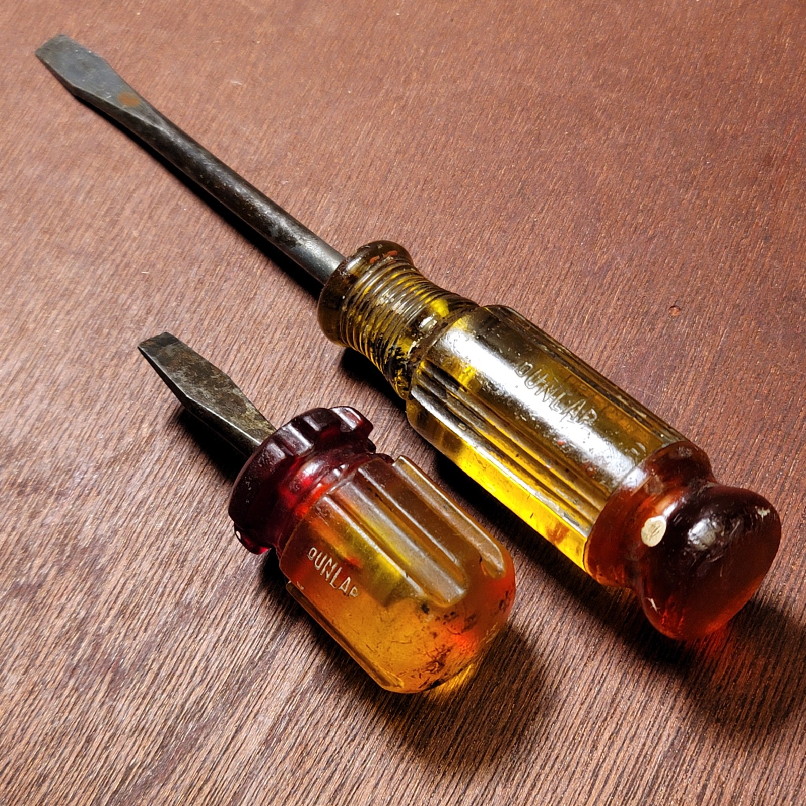 Two Vintage Dunlap Flat Head Screw Drivers Translucent R&Y (7-1/8″ & 3″ Stubby)