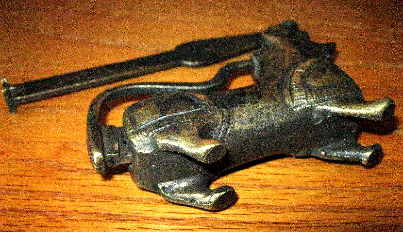 Antique Bronze Dog Figural Animal Design Padlock with Key Lock Functional Decor
