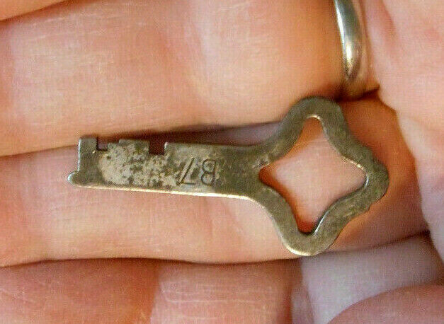 Vintage Old Flat Steel Corbin Cabinet New Britain Conn Key Number B7 1-1/2″ Long