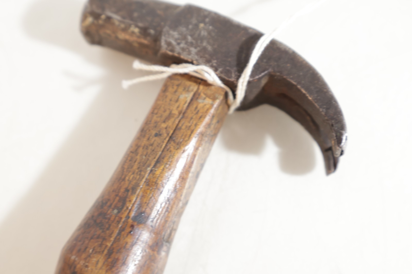 HAND FORGED SMALL CABINETS MAKERS CLAW HAMMER GOOD CONDITION MUST SEE lt 132 tg4