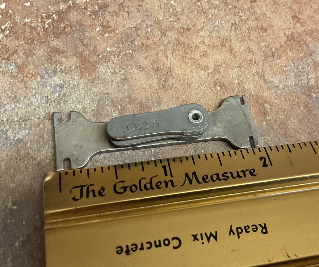 Vintage unbranded very small feeler gauge