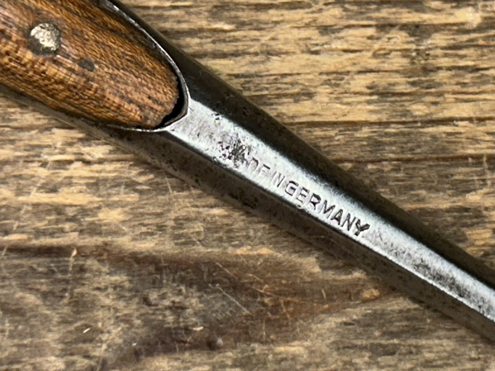 Rare No. 6, 6″ Perfect Handle Screwdriver with Hex Shaft, Chevron Marks, Germany