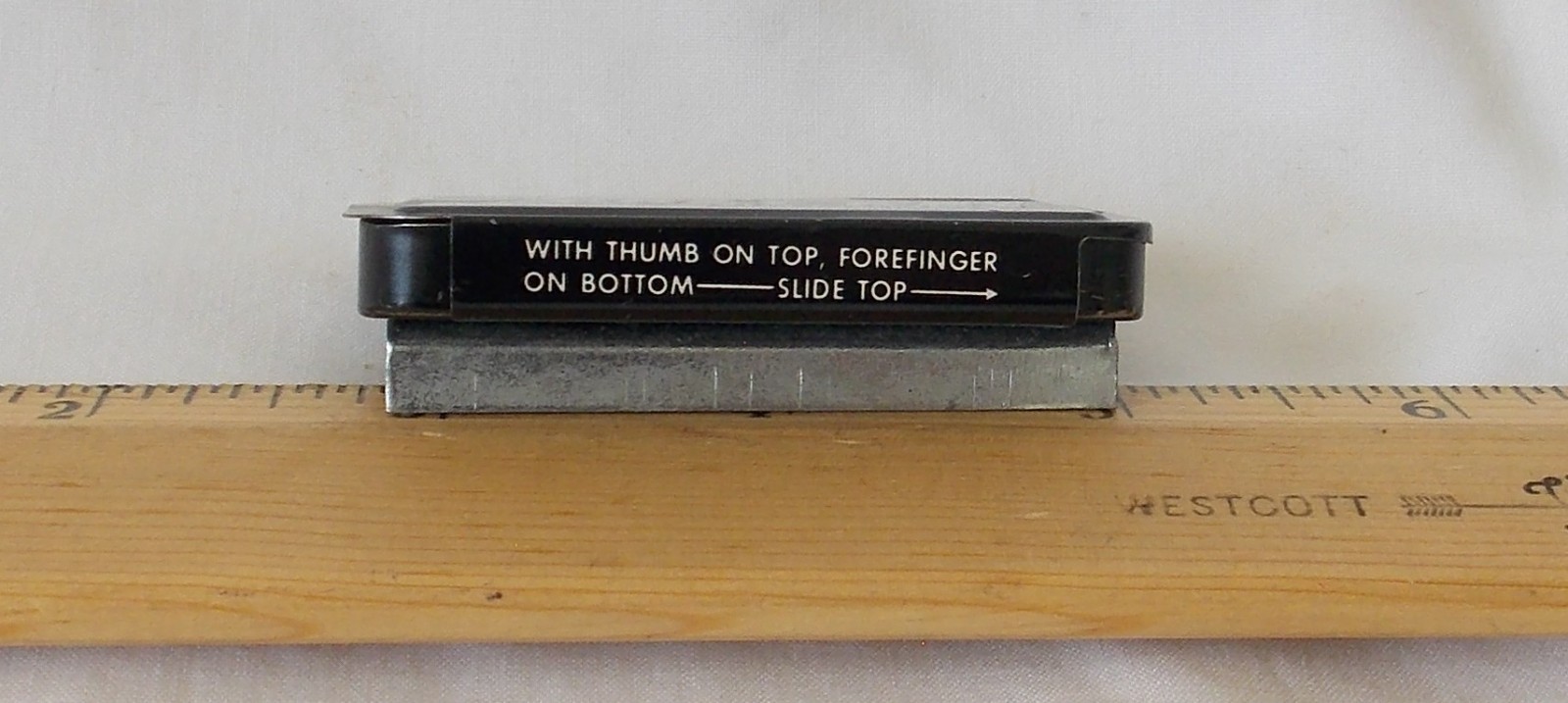 VINTAGE JIFFY SECRET KEY HOLDER