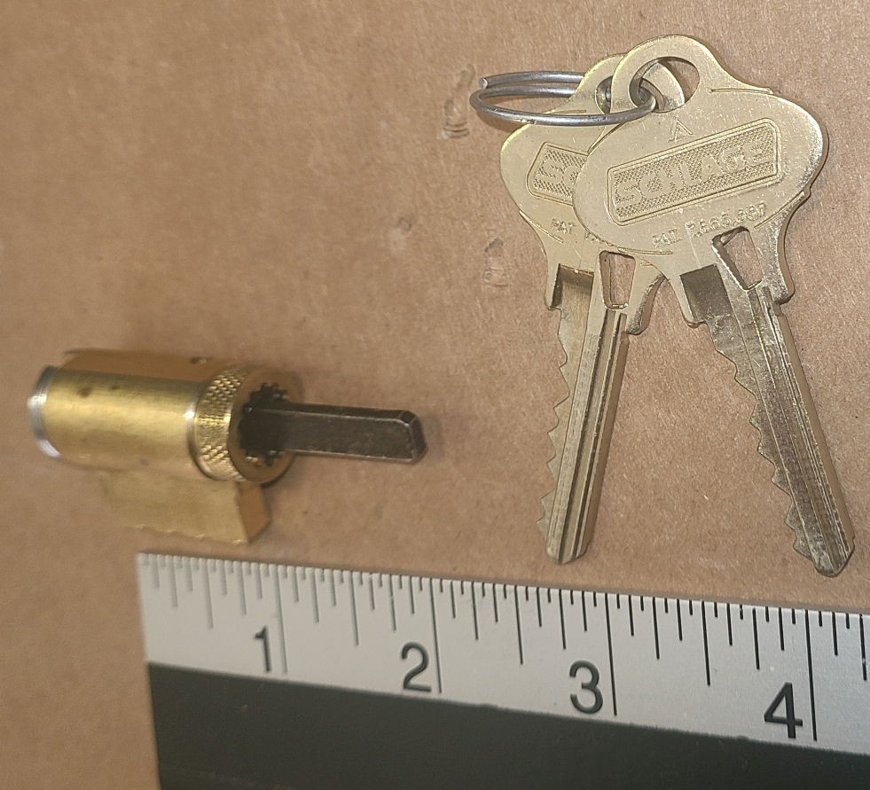 Schlage Everest door lock kik cylinder core lock with 2 x S123 keys Tested good