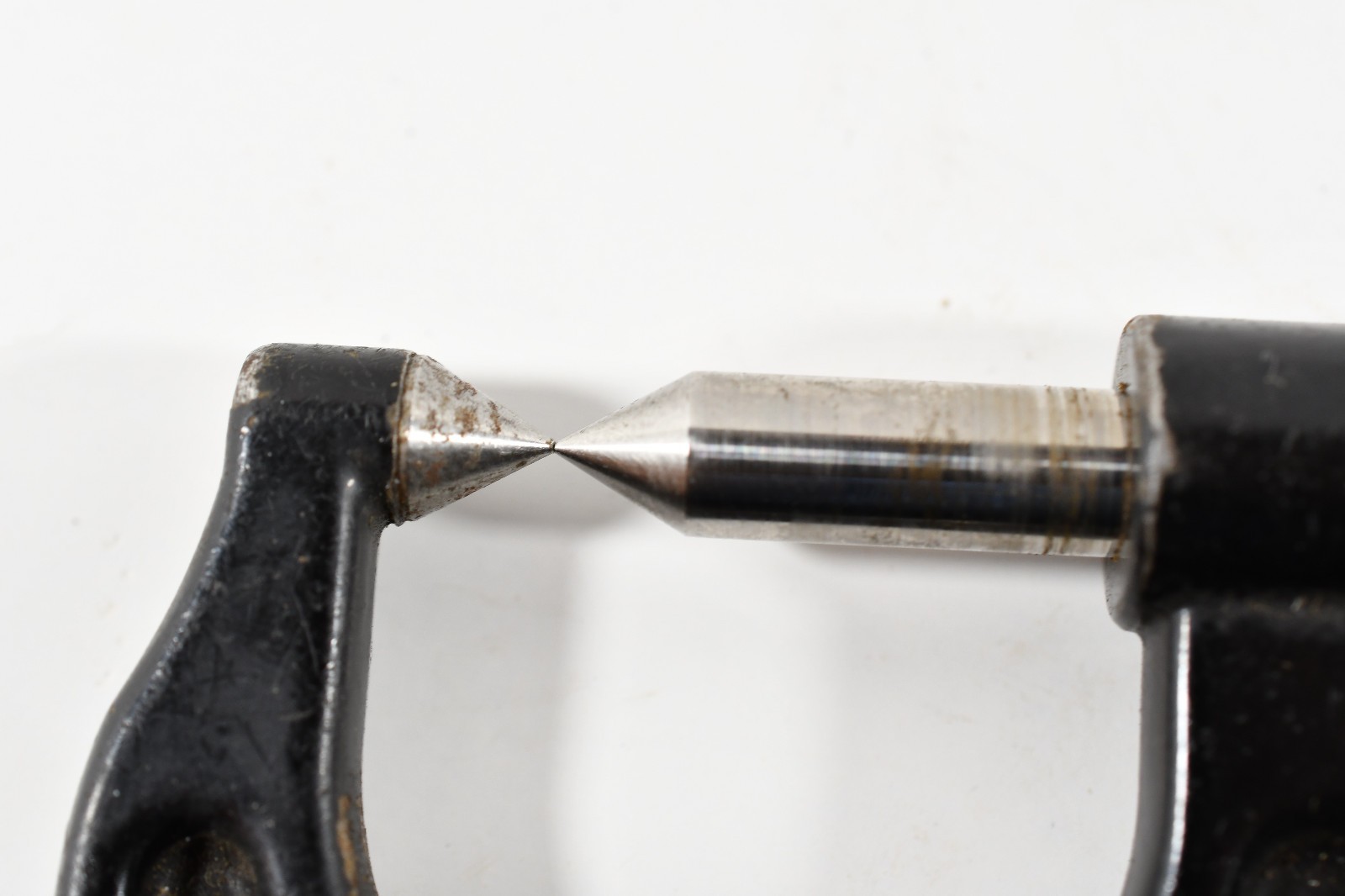 Vintage L, S, Starrett No. 210 Screw Thread Compactor Micrometer 0″ – 7/8″ N1100