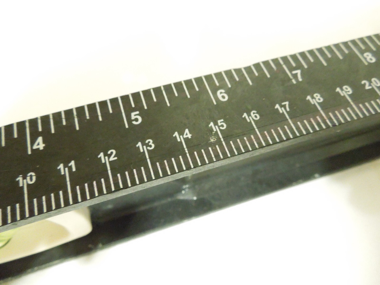 Husky Standard Masonry Level 24 x 2 1/4″ 3 Pitches Inches & Centimeters Black