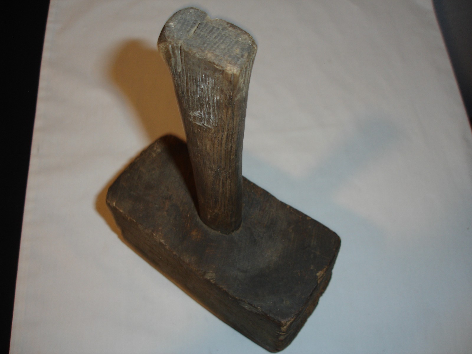 VTG.ANTIQ.LG.HANDMADE WOOD HAMMER/MALLET.7 X 5 X 3.