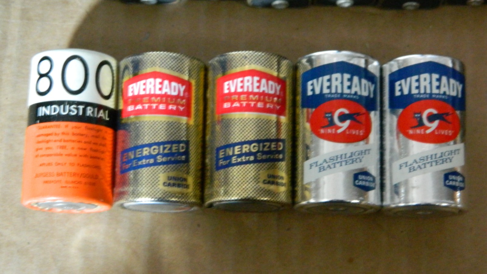 25 VTG MILITARY HOME EVEREADY DRY CELL DOUBLE A AA ARMY GREEN BATTERY LOT METAL